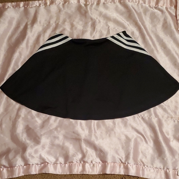 Adidas Kids Skort in Black with White Accents - Picture 4 of 4